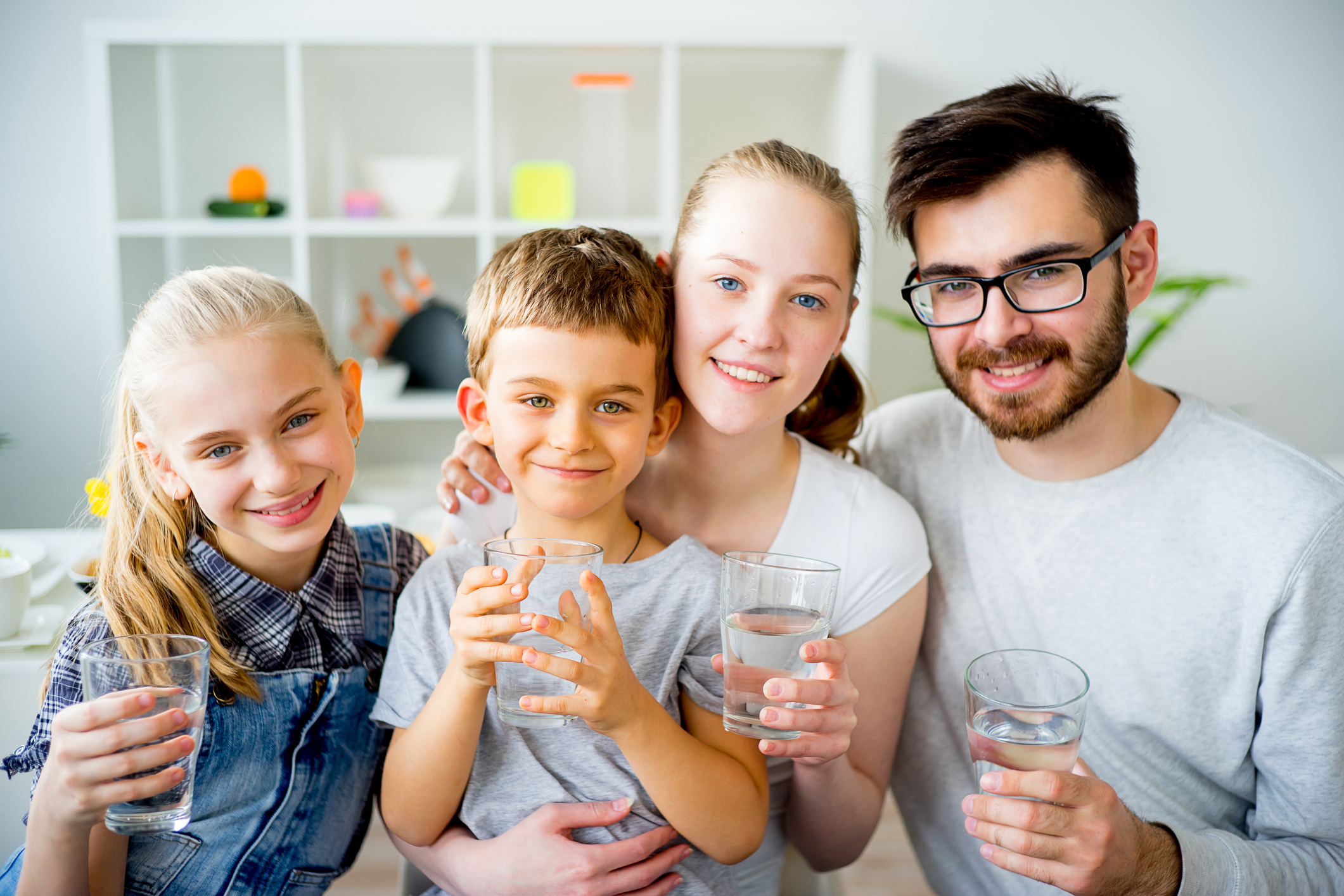 family drinking water at home from a good reverse osmosis system